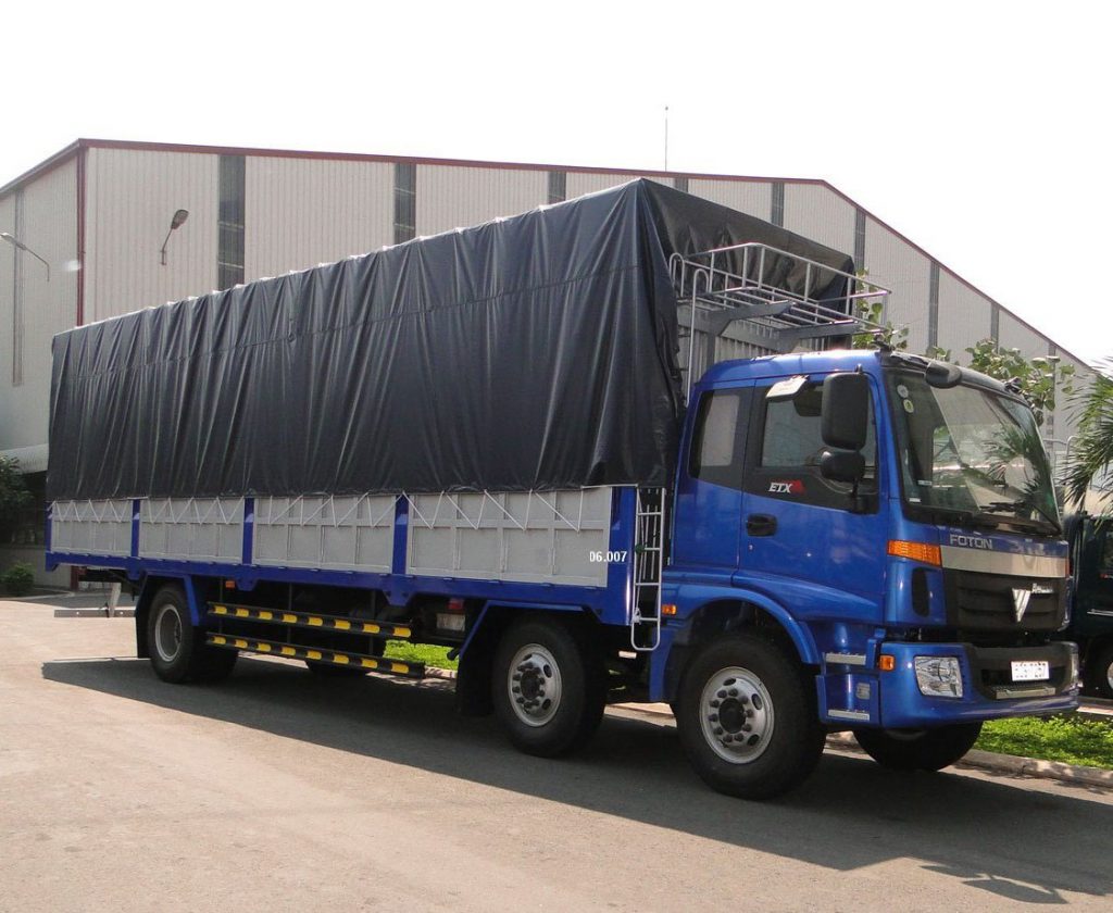 Xe 10 tấn vận chuyển hàng từ Quảng Trị vào TP.HCM
