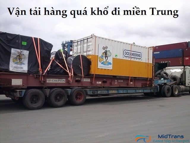 Xe đầu kéo chở hàng xếp cao trên đường, minh họa giới hạn chiều cao xếp hàng Xe đầu kéo chở hàng xếp cao trên đường, minh họa giới hạn chiều cao xếp hàng