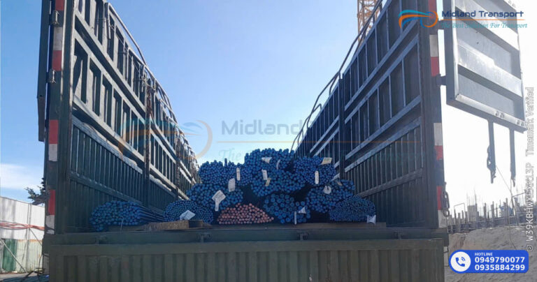 Xe tải giao hàng tại khu công nghiệp ở Đồng Hới, Quảng Bình Xe tải giao hàng tại khu công nghiệp ở Đồng Hới, Quảng Bình