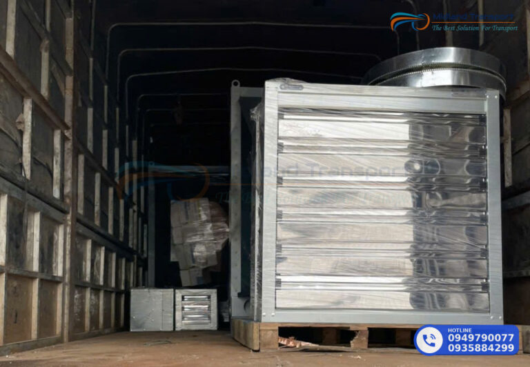 Kệ sắt trên xe 3 chân chở từ Hưng Yên vào khu công nghiệp Nam Đông Hà Kệ sắt trên xe 3 chân chở từ Hưng Yên vào khu công nghiệp Nam Đông Hà