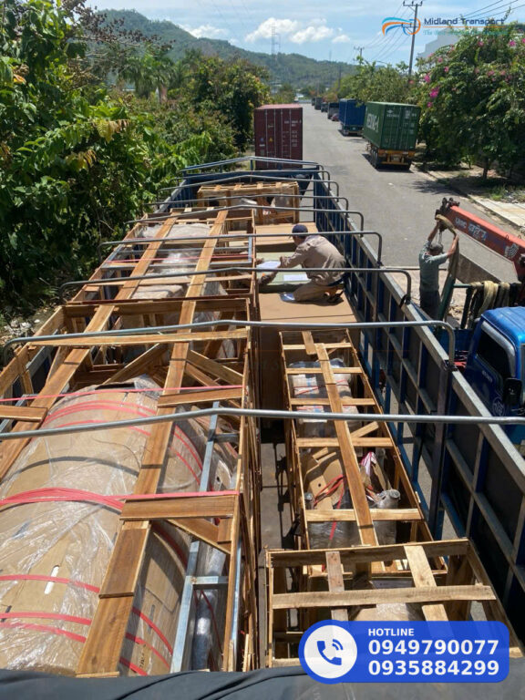 Chất Hàng Vào Container 40 Feet, 45 Feet: Xếp Dỡ Và Chằng Chèn